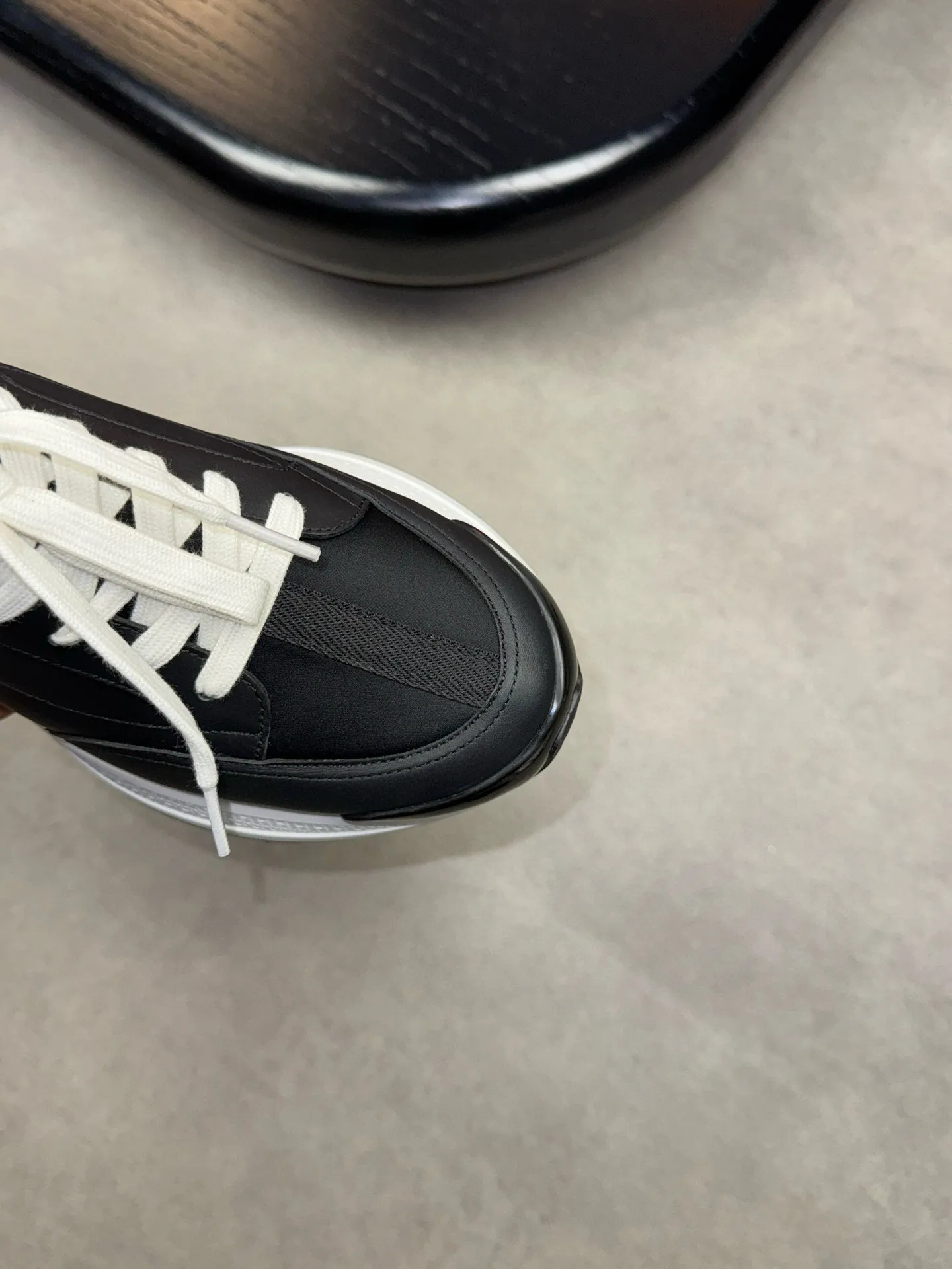 [HERMES] Hermès men's shoes💰560💰 - High-end quality original casual sports shoes - Upper: 🔝Nappa calfskin, high-grade elastic cloth, brand webbing - Lining: elastic cloth, foot pad; water-dyed cowhide - Outsole: ultra-light T men's shoes 💰U foam rubber; two-color molded outsole -Ultra-high quality control and fine workmanship: outstanding (high-end, extravagance, grade) -Size: 39-44 (38, 45, can be customized)